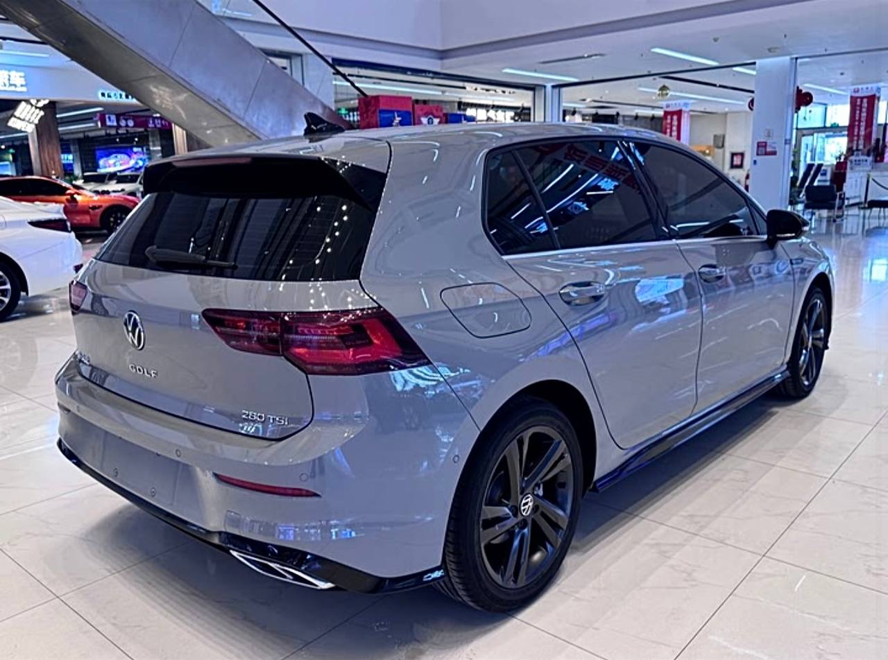 Volkswagen Golf R- Line 