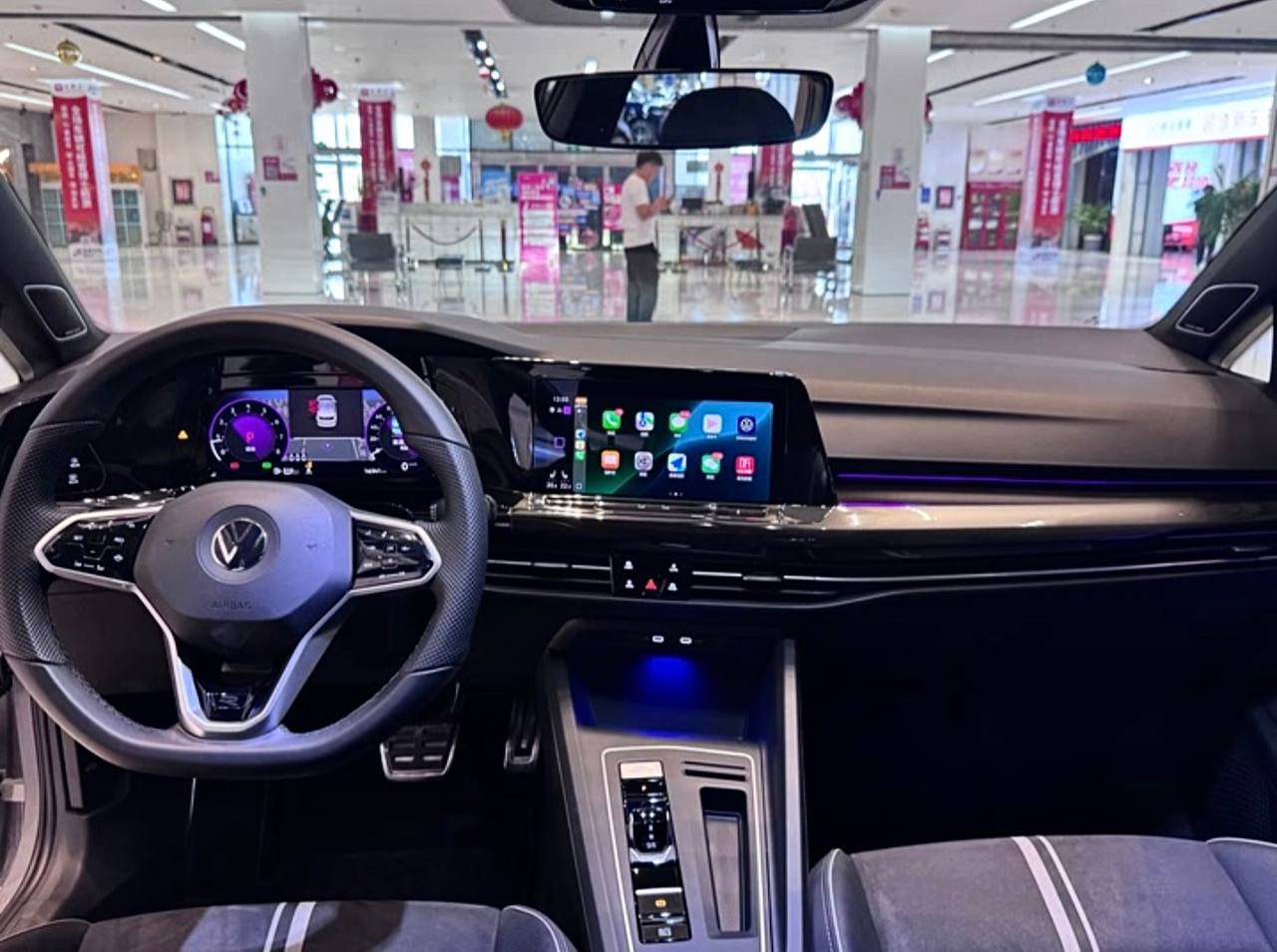 Volkswagen Golf R- Line 