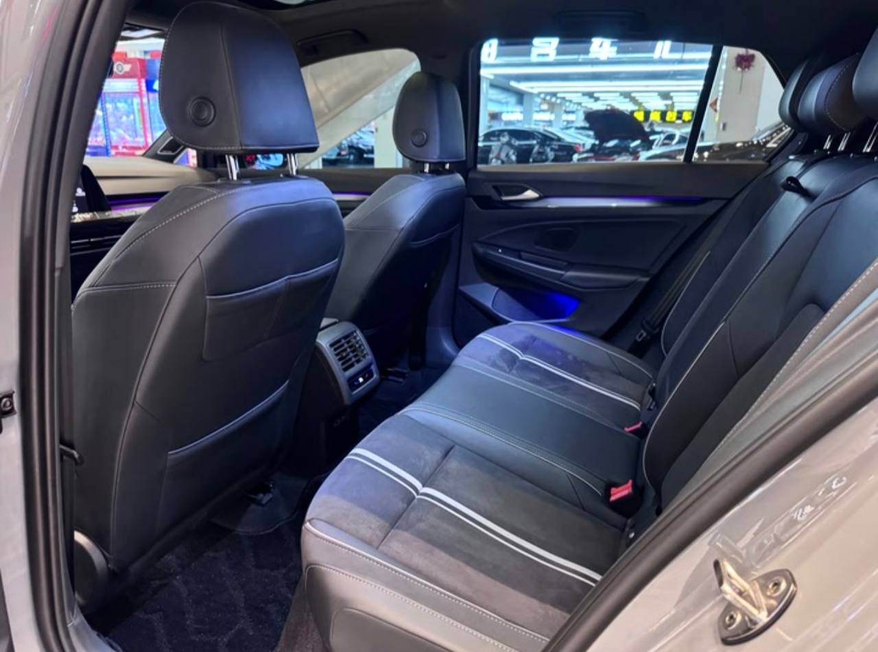 Volkswagen Golf R- Line 